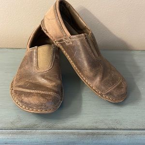 Men’s Patagonia slip on shoes. Brown distressed size 7.5